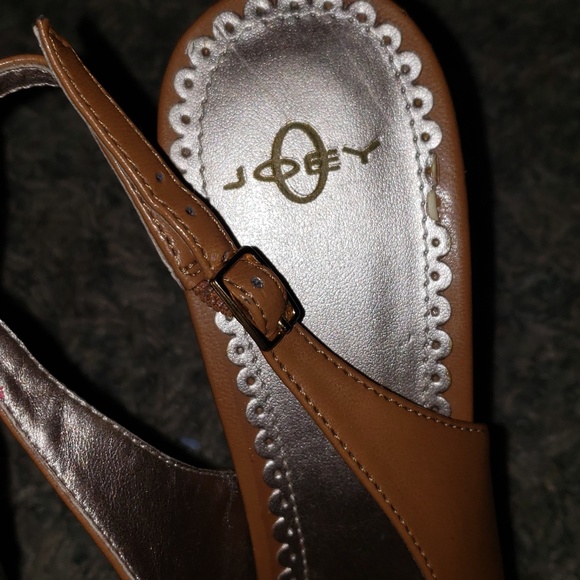 💜3/$10💜Tan, Joey peep toe 4"heels - Picture 5 of 6